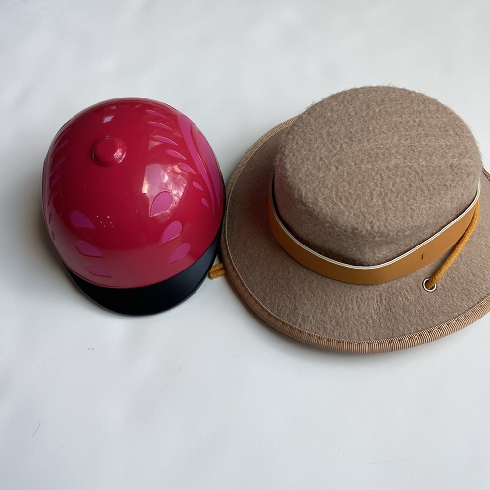 American Girl doll Saige's Parade Hat & Helmet with original box. Excellent!